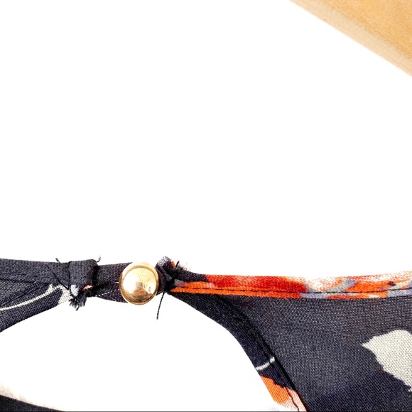 One Clothing Floral Keyhole Top - Picture 4 of 4